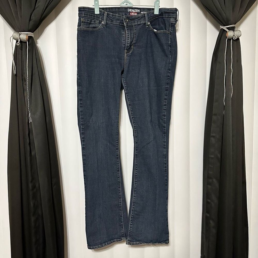 Levi’s Denizen modern bootcut dark blue jeans